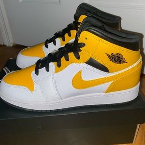 Air Jordan 1 Mid GS NEW